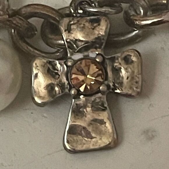 7.5” silver tone bracelet 4 simulated pearl charms 2 heart charms 2 medallions - Picture 2 of 9